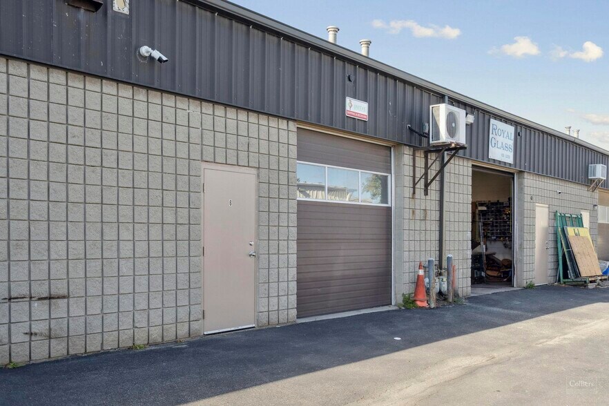 More Photos Of 38 Bigwin Rd, Hamilton Warehouse For Sale