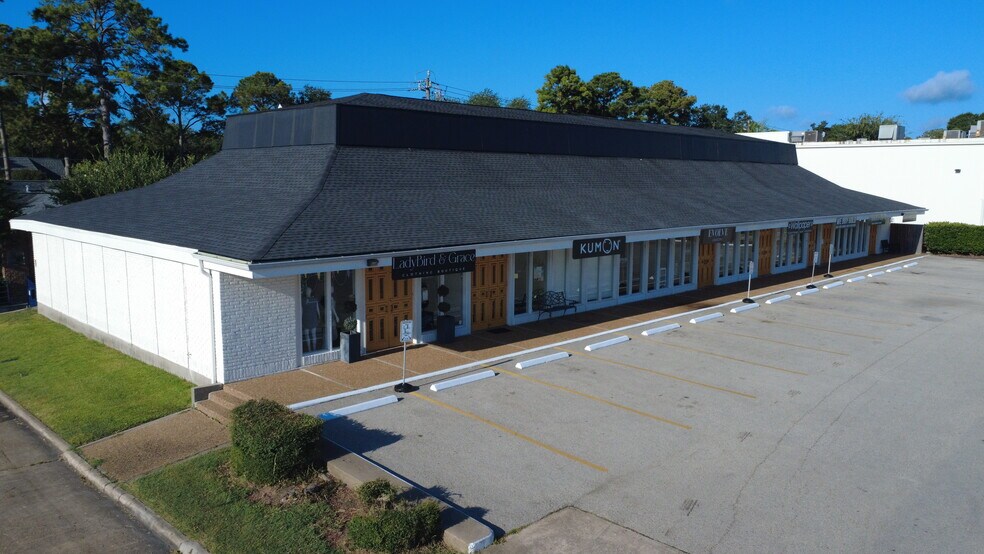 More Photos Of 14501-14525 Memorial Dr, Houston Unknown For Lease