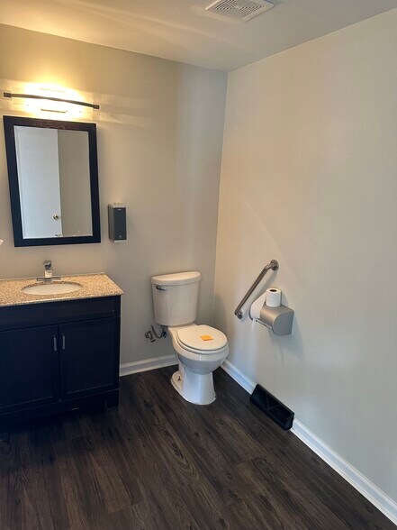 More Photos Of 2710 E 62nd St, Indianapolis Medical For Sale