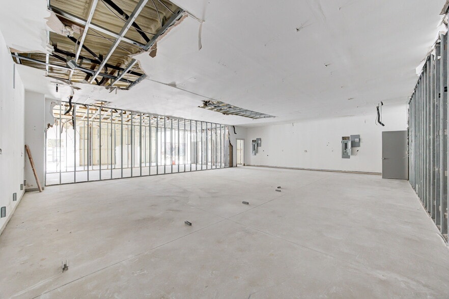 More Photos Of 3875 E Waterloo Rd, Edmond Warehouse For Lease