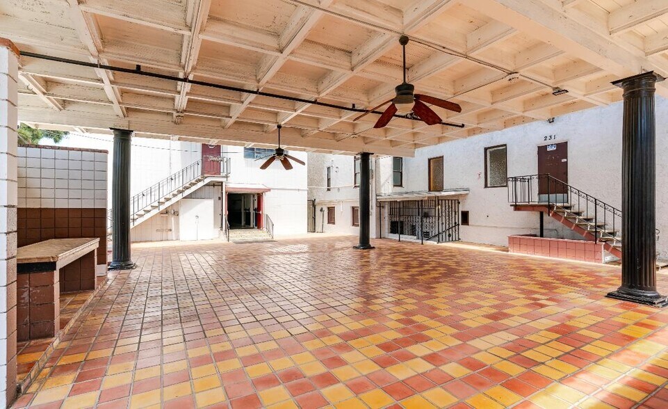 More Photos Of 333 E Colorado St, Glendale Unknown For Lease