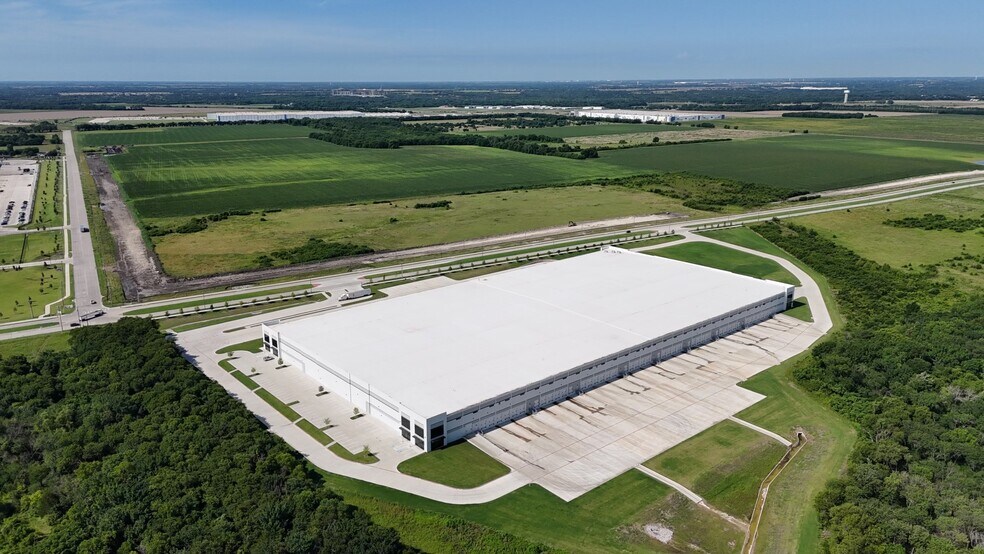 More Photos Of 601 W Pleasant Run Rd, Wilmer Distribution For Lease