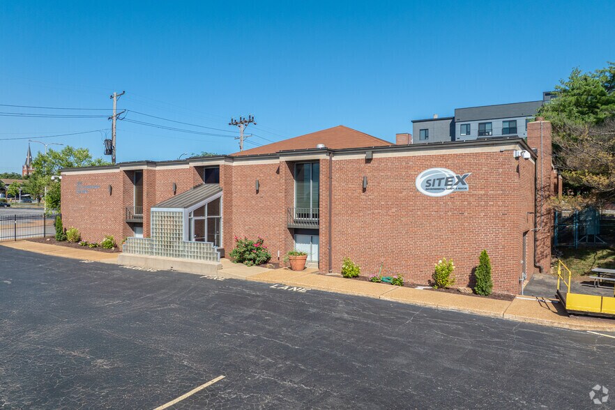 Primary Photo Of 1525 S Broadway, Saint Louis Office Residential For Sale