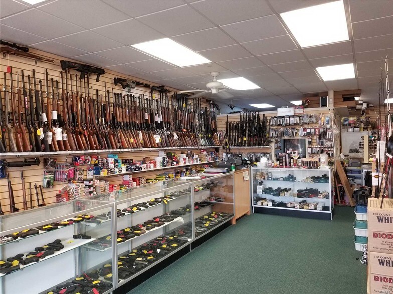 More Photos Of 119 E Main St, Smithtown Storefront For Sale