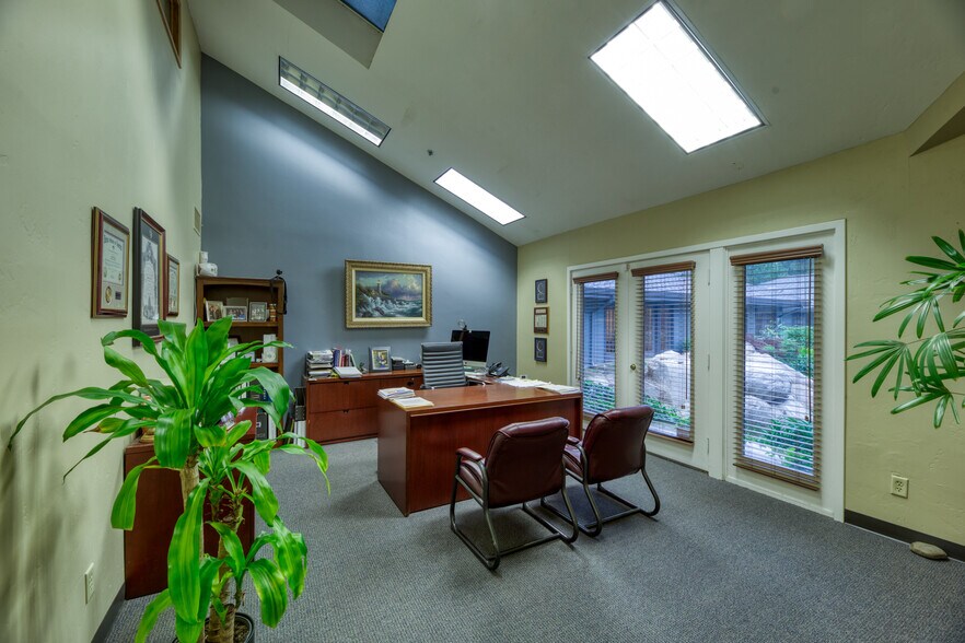 More Photos Of 735 University Ave, Sacramento Office For Sale