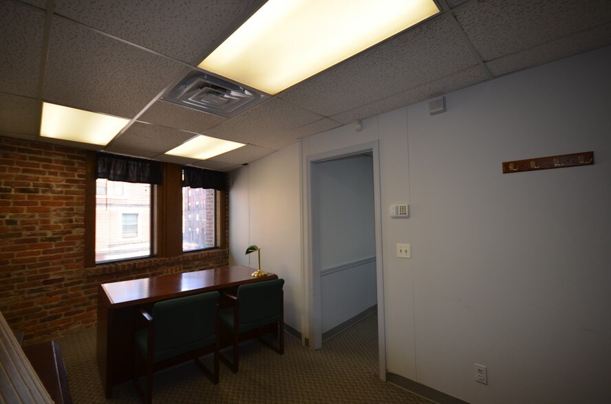 More Photos Of 20 Maple St, Springfield Office For Sale