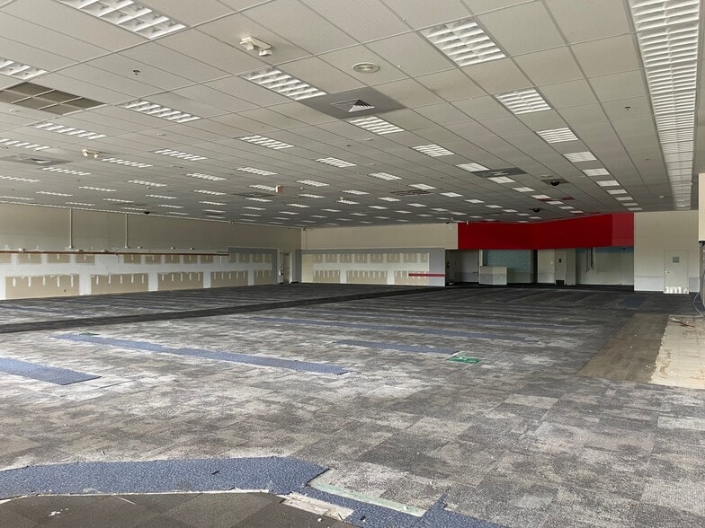 More Photos Of 1600 E County Line Rd, Ridgeland Freestanding For Sale