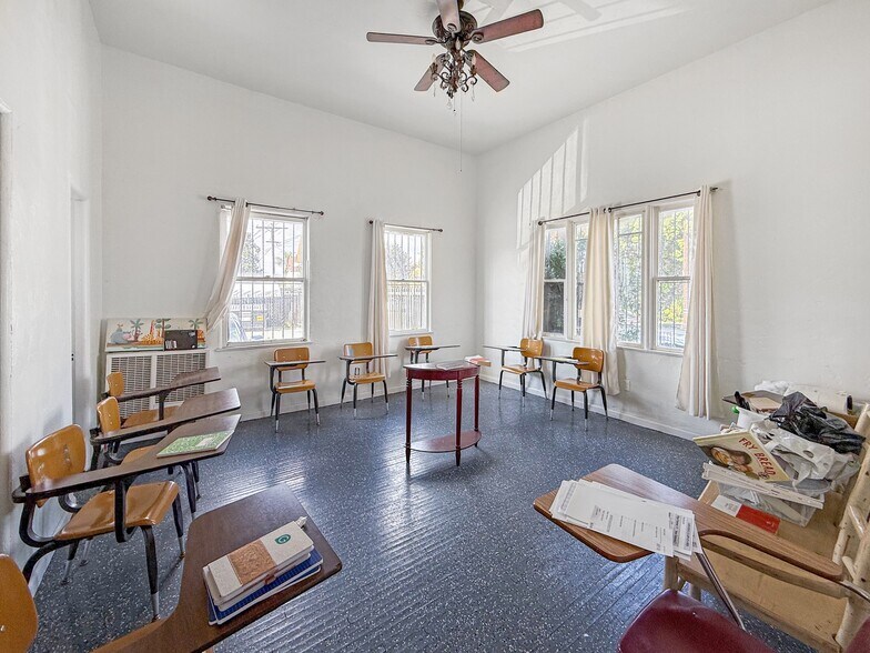 More Photos Of 7101 Menlo Ave, Los Angeles Specialty For Sale