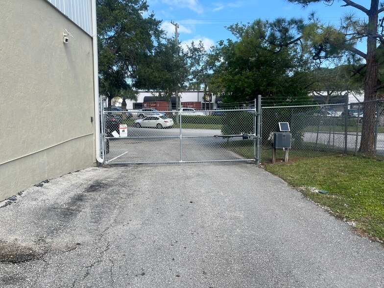 More Photos Of 1310 53rd St, West Palm Beach Manufacturing For Lease