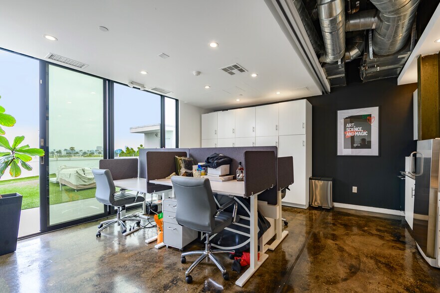 More Photos Of 400 S Beverly Dr, Beverly Hills Office For Lease