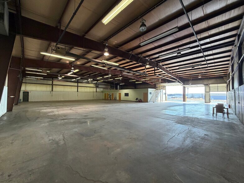 More Photos Of 111 Capital Ct, Nicholasville Warehouse For Lease