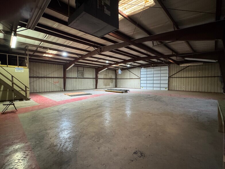 More Photos Of 11595 US Highway 181, San Antonio Service For Lease