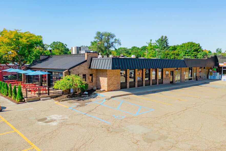 More Photos Of 7710-7726 Cooley Lake Rd, Waterford Freestanding For Lease