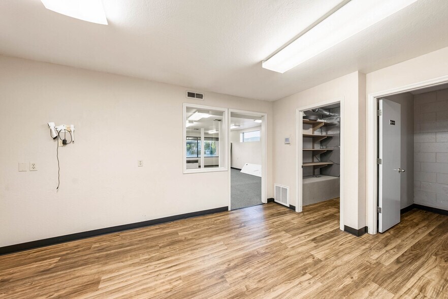 More Photos Of 735 SE 7th St, Grants Pass Office For Sale