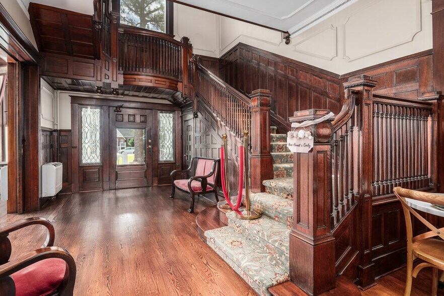 More Photos Of 738 E Main St, Belhaven Hotel For Sale