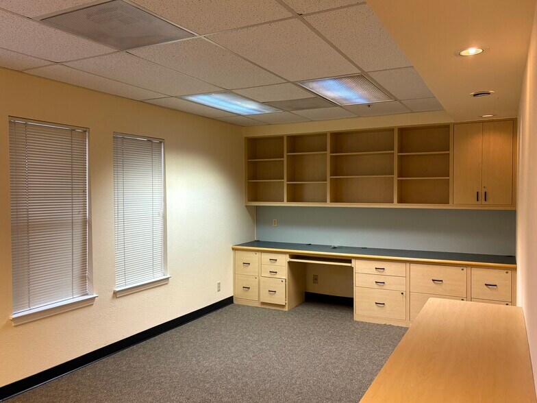 More Photos Of 1220-1244 University Dr, Menlo Park Medical For Lease