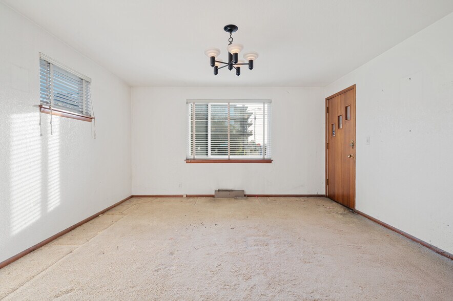 More Photos Of 3807 Linden Ave N, Seattle Multifamily For Sale