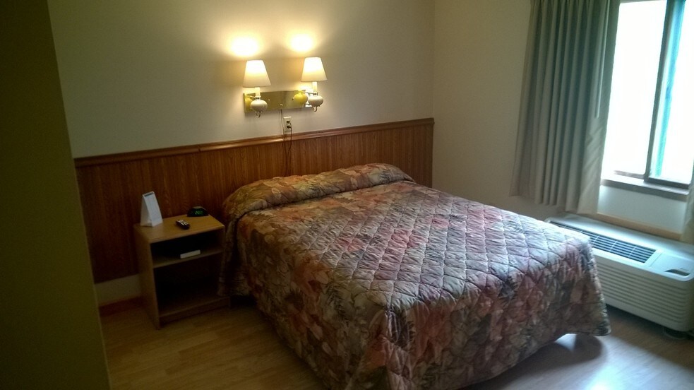 More Photos Of 625 Dodge St, Mineral Point Hotel For Sale