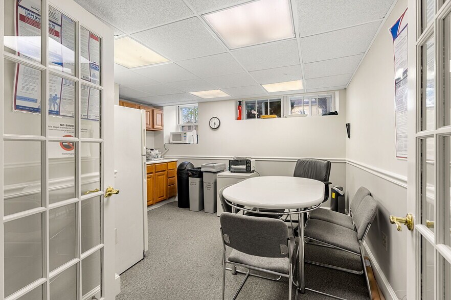 More Photos Of 52A Waltham St, Lexington Office For Lease