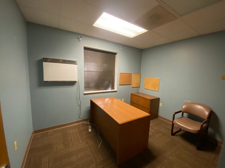 More Photos Of 2212 W Kearney St, Springfield Office For Sale