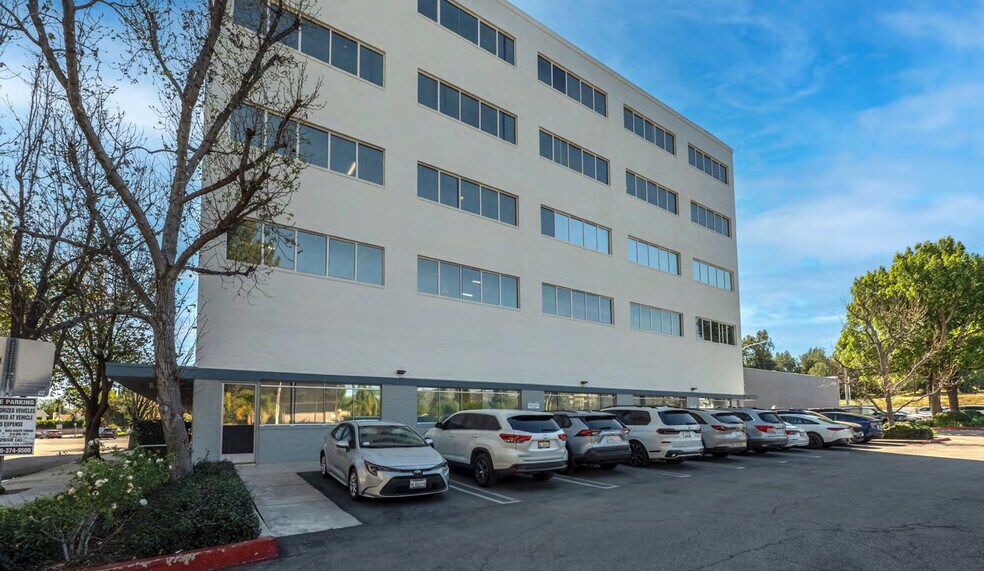 More Photos Of 23101 Sherman Pl, Canoga Park Medical For Lease