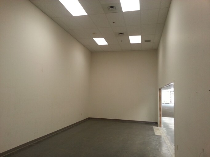 More Photos Of 70 Hillside Dr, Drums Flex For Lease