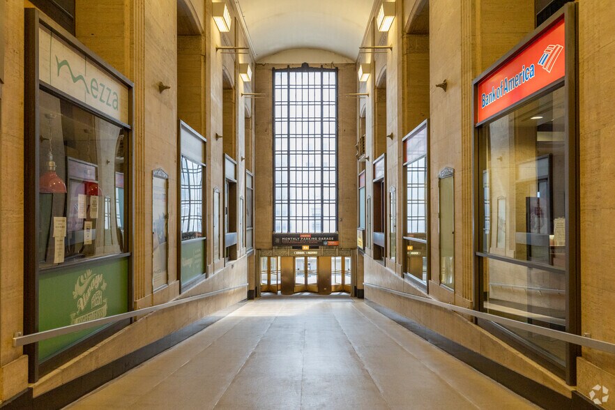 More Photos Of 2 N Riverside Plz, Chicago Office For Lease