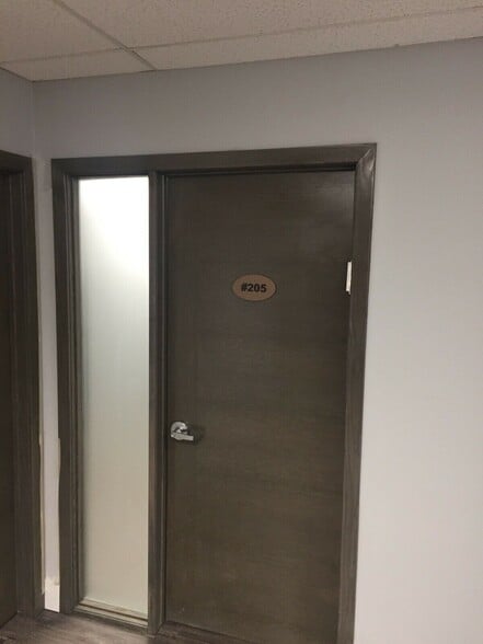 More Photos Of 3517 17th Ave SE, Calgary Storefront Retail Office For Lease