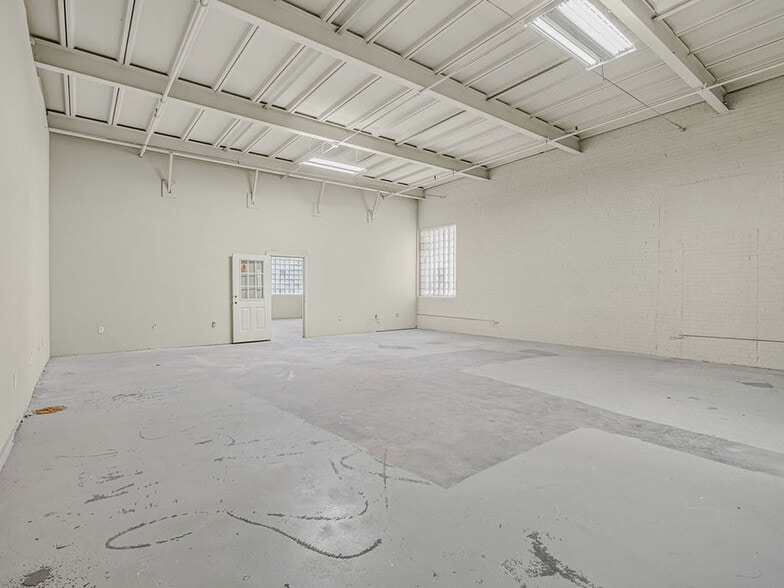 More Photos Of 1002 Douglas Ave, Opp Manufacturing For Lease