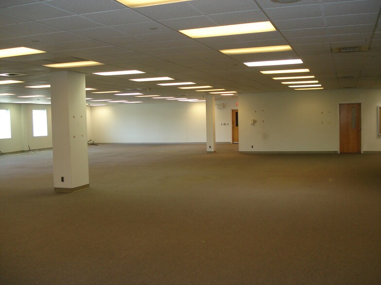 More Photos Of 3501 Island Ave, Philadelphia Light Manufacturing For Lease