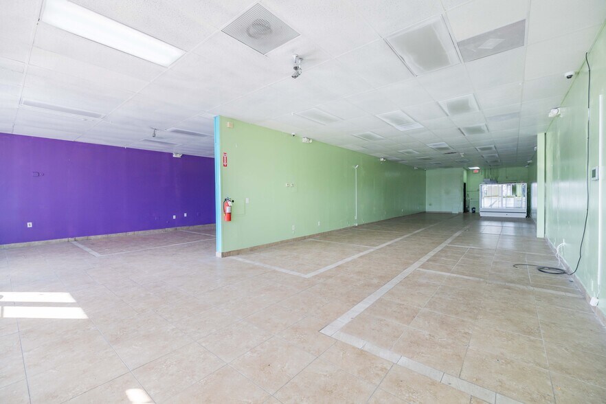 More Photos Of 26842-27000 Telegraph Rd, Flat Rock Storefront For Lease