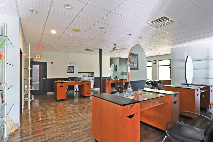 More Photos Of 580 N Falmouth Hwy, North Falmouth Storefront Retail Office For Lease