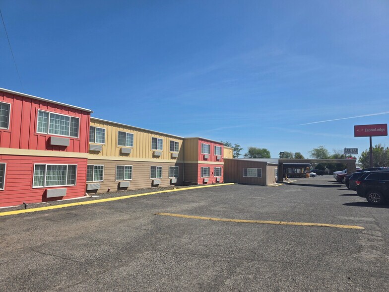 Primary Photo Of 1481 6th St, Umatilla Hotel For Sale