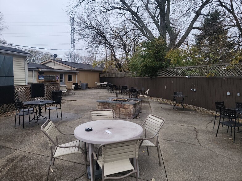 More Photos Of 7628 Southeastern Ave, Indianapolis Restaurant For Sale