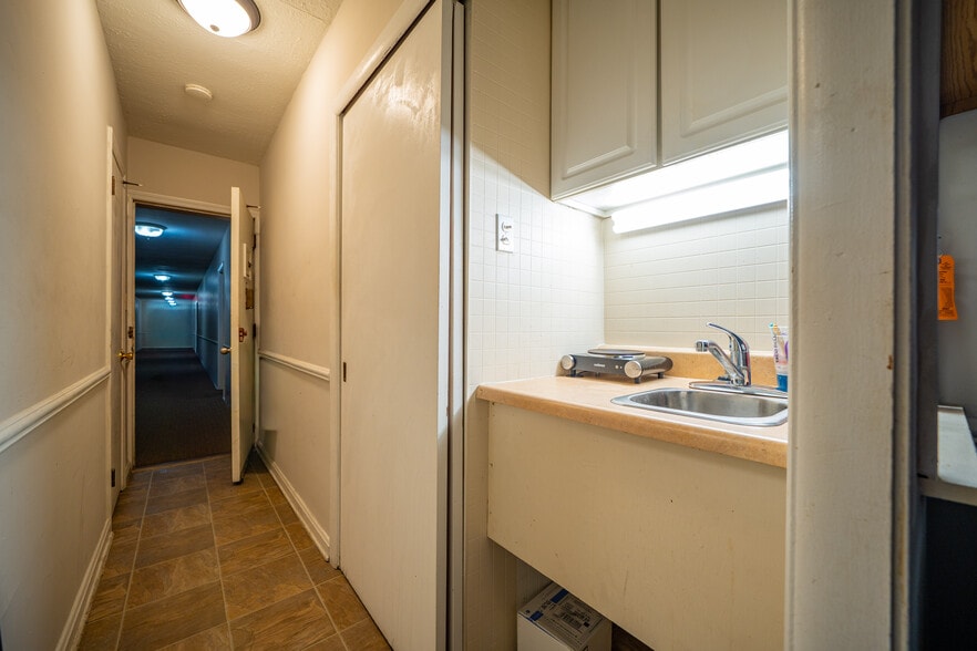 More Photos Of 15500 Van Aken, Shaker Heights Apartments For Sale