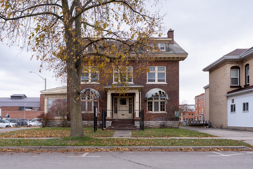 Primary Photo Of 41 Wellington St, Brantford Office For Sale