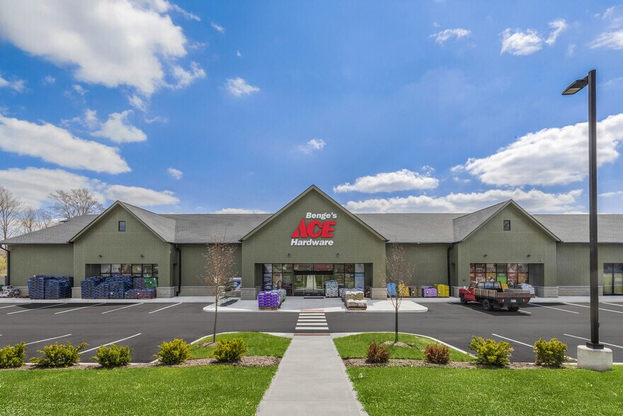 More Photos Of 7010 Five Points Rd, Indianapolis Storefront For Lease