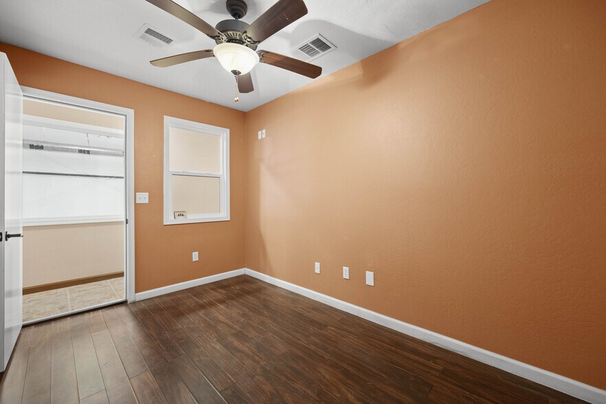 More Photos Of 814 Jackson St, Bakersfield Warehouse For Lease