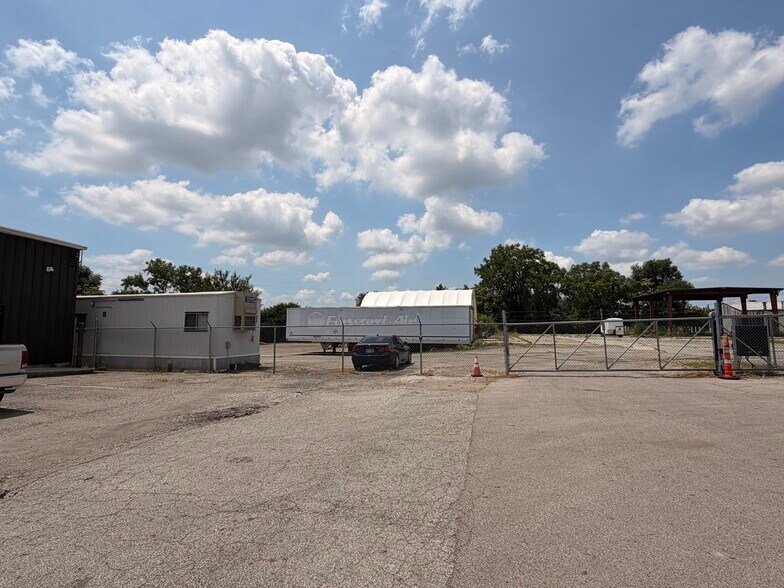 More Photos Of 1915 S High St, Columbus Warehouse For Lease