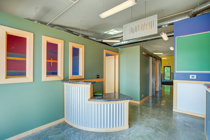 More Photos Of 6200 Nesbitt Rd, Fitchburg Storefront Retail Office For Lease