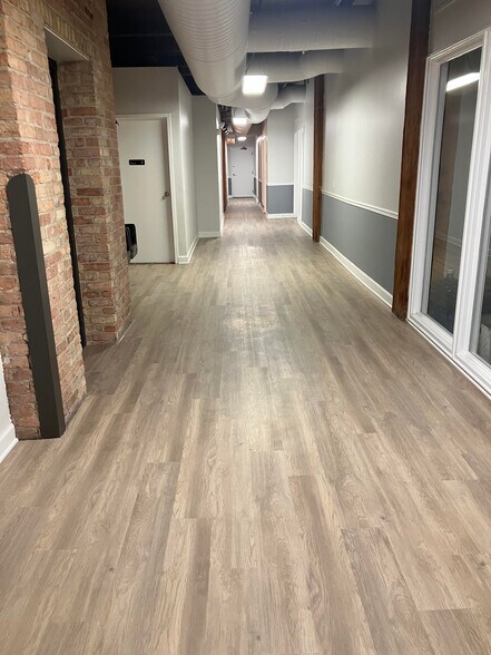More Photos Of 566 W Adams St, Chicago Loft Creative Space For Lease