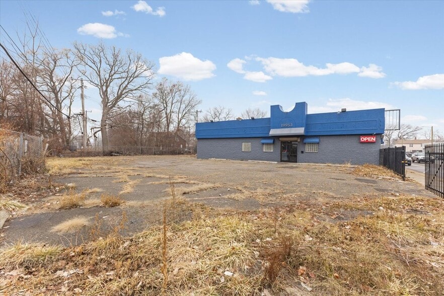 More Photos Of 19953 Conant St, Detroit Medical For Sale