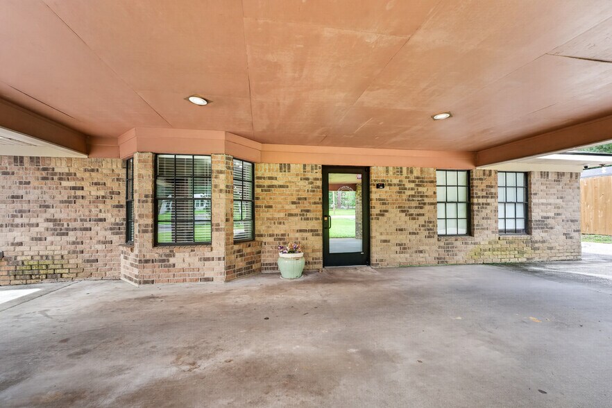 More Photos Of 109 Jasper Dr, Marshall Office For Sale