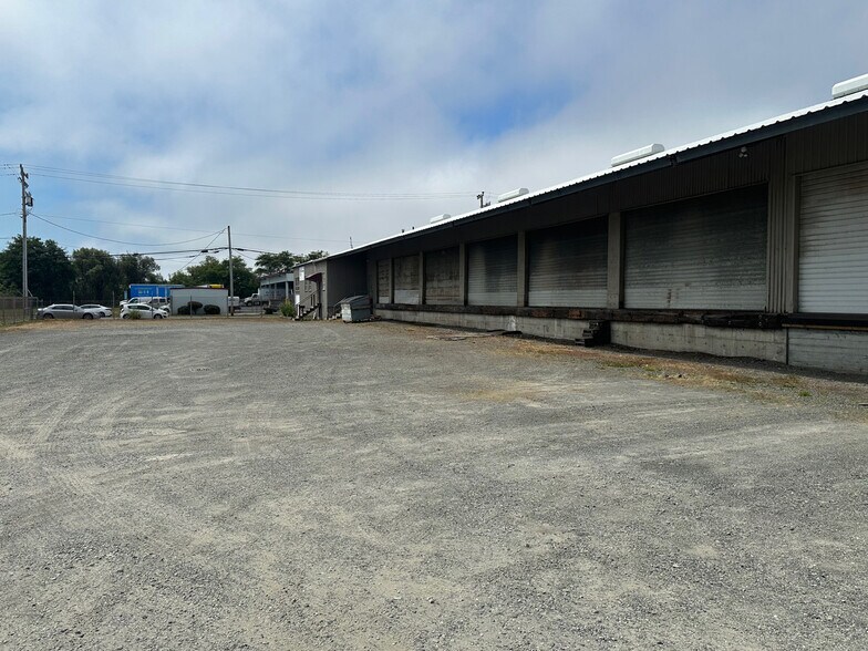 More Photos Of 1100 W Del Norte St, Eureka Truck Terminal For Lease