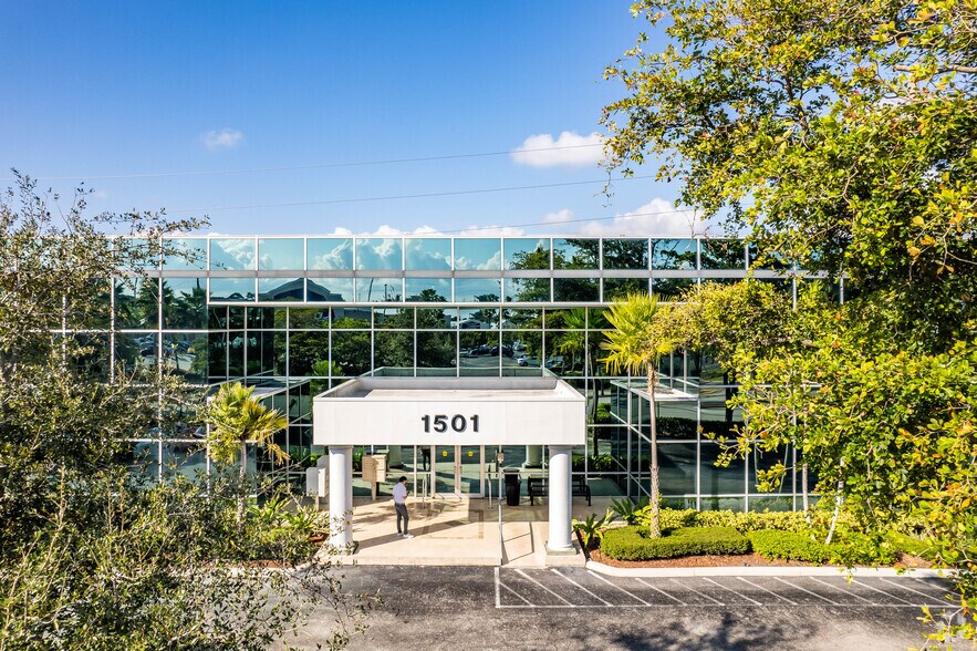 More Photos Of 1501 Corporate Dr, Boynton Beach Office For Lease