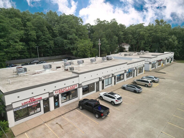 Primary Photo Of 7247-7269 Center St, Mentor General Retail For Lease