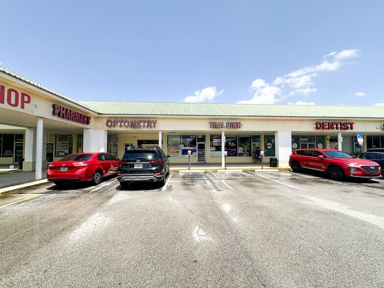 More Photos Of 7841-7899 Pines Blvd, Pembroke Pines Supermarket For Sale