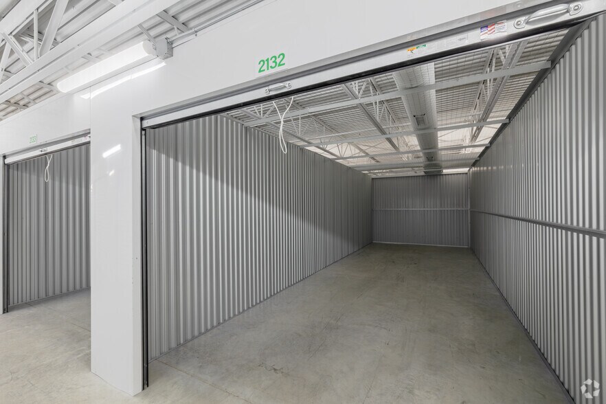 More Photos Of 28900 Schoolcraft Rd, Livonia Self Storage For Sale