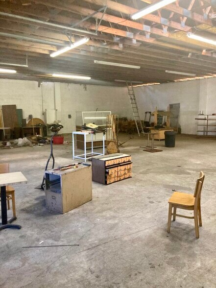 More Photos Of 2121 Roanoke Blvd, Salem Light Distribution For Lease