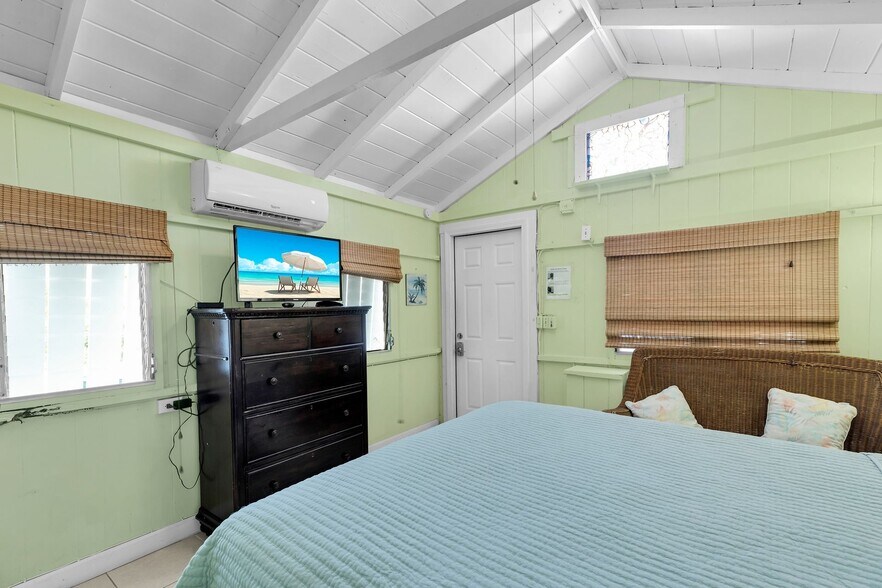 More Photos Of 243 61st St, Marathon Hotel For Sale